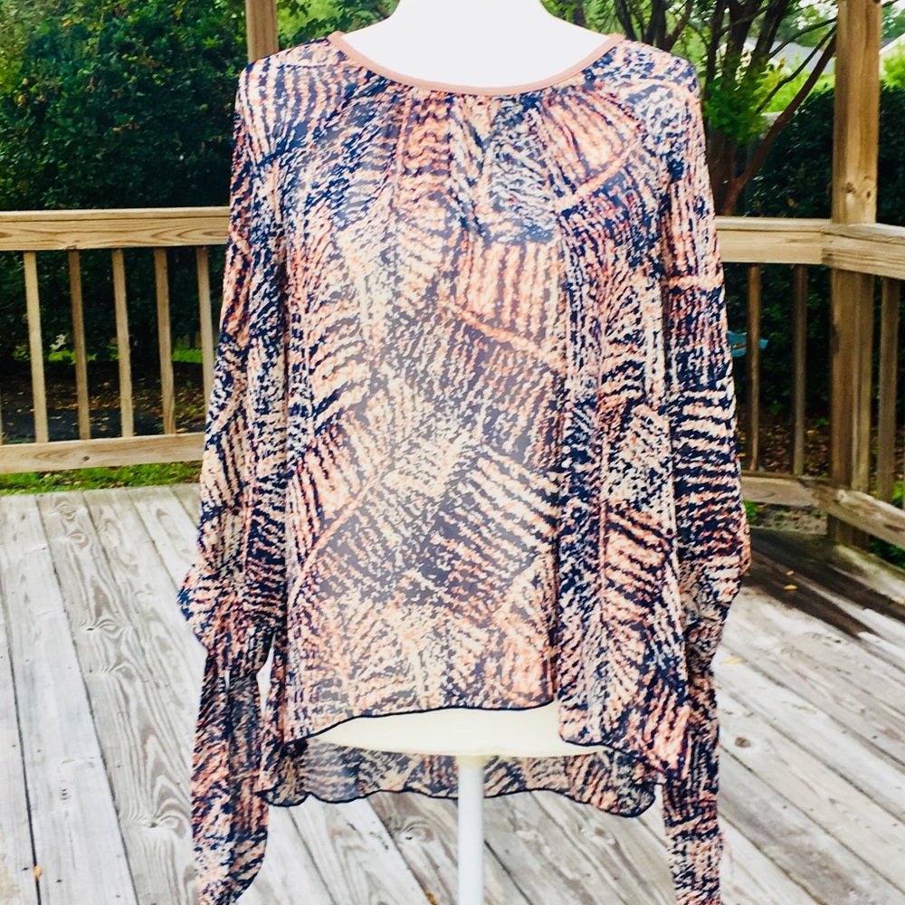 ✨Tyche✨ Semi-Sheer Top Size Medium